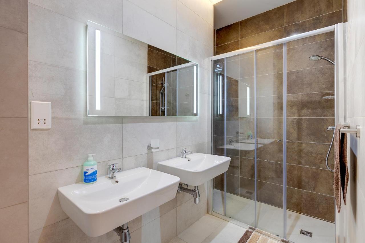 Deluxe Apartment With Valletta And Harbour Views Sliema Exterior foto